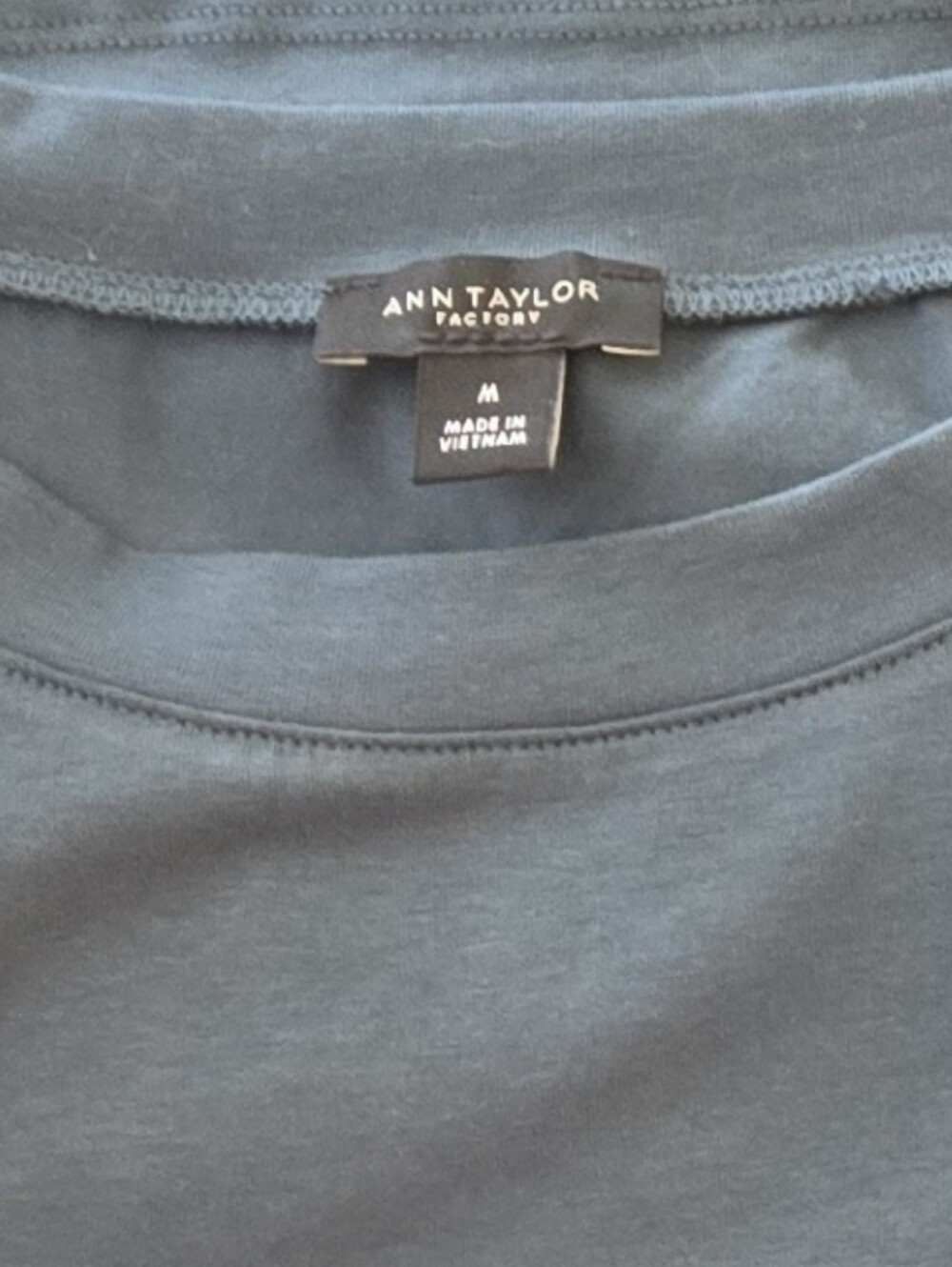 Chic Ann Taylor puff sleeve t-shirt in size medium